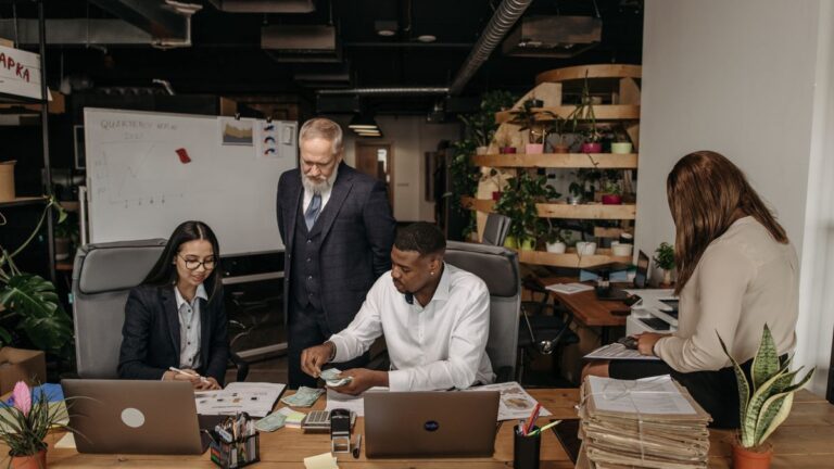 15 High-Paying Jobs in the USA You Can Apply For